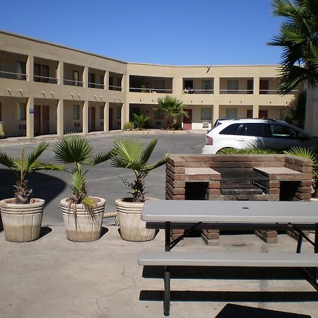 American Inn Hotel & Suites Parral ภายนอก รูปภาพ