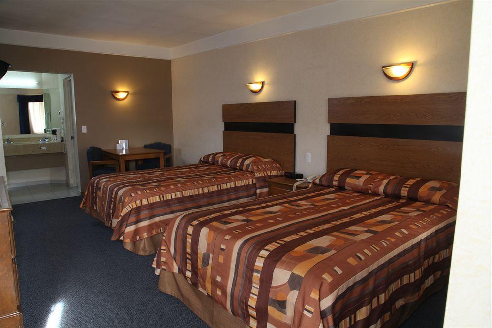 American Inn Hotel & Suites Parral ภายนอก รูปภาพ