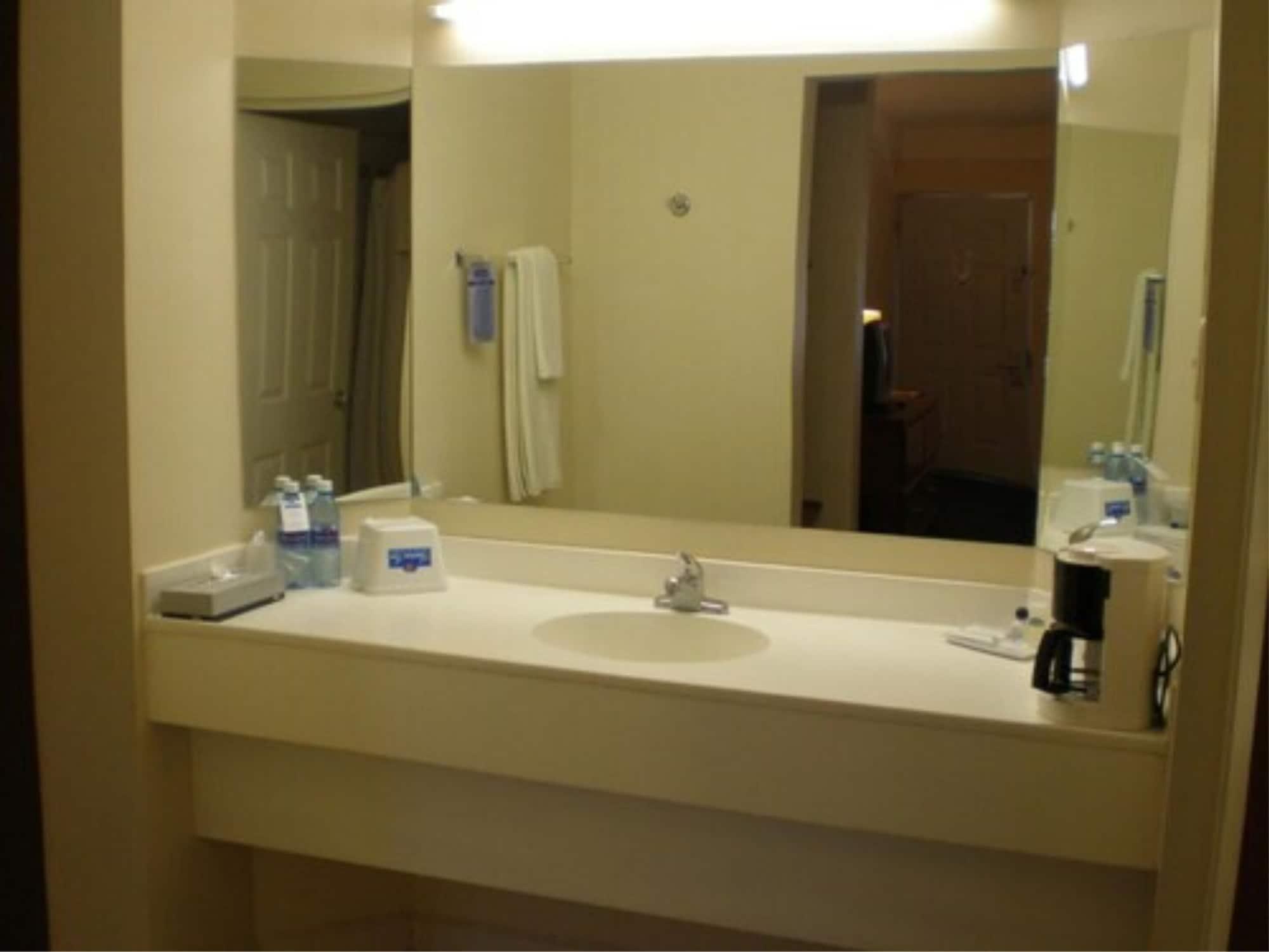 American Inn Hotel & Suites Parral ภายนอก รูปภาพ