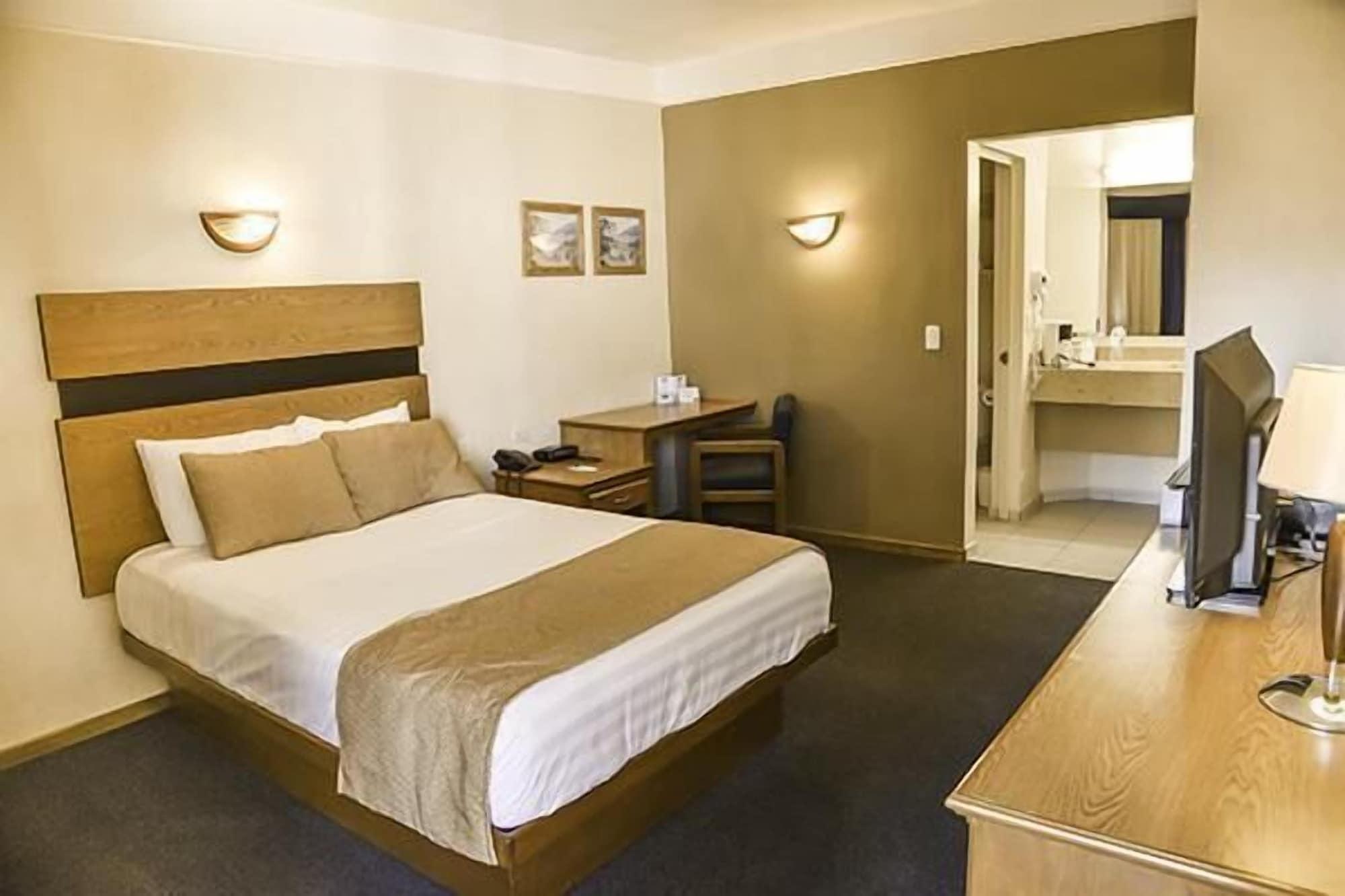 American Inn Hotel & Suites Parral ภายนอก รูปภาพ
