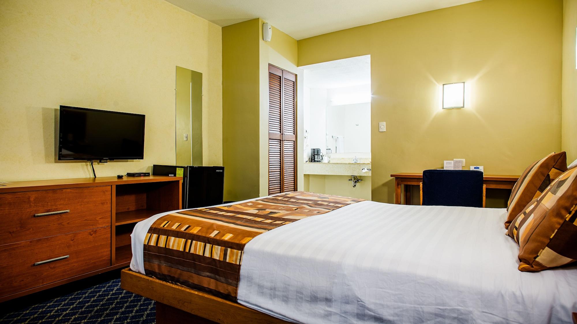 American Inn Hotel & Suites Parral ภายนอก รูปภาพ