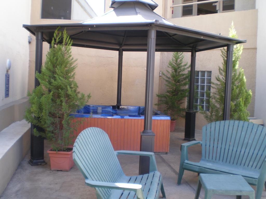 American Inn Hotel & Suites Parral ภายนอก รูปภาพ