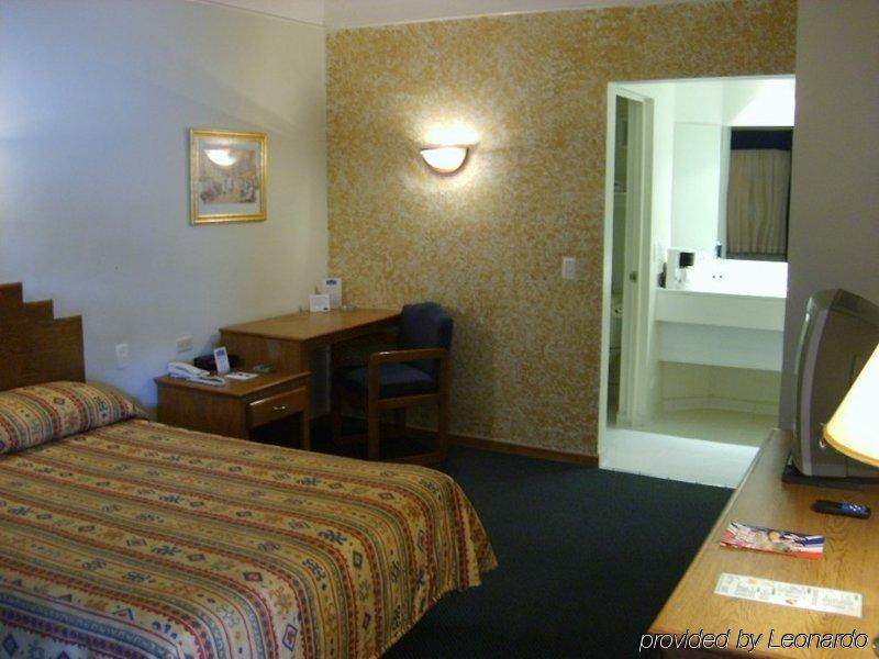 American Inn Hotel & Suites Parral ภายนอก รูปภาพ