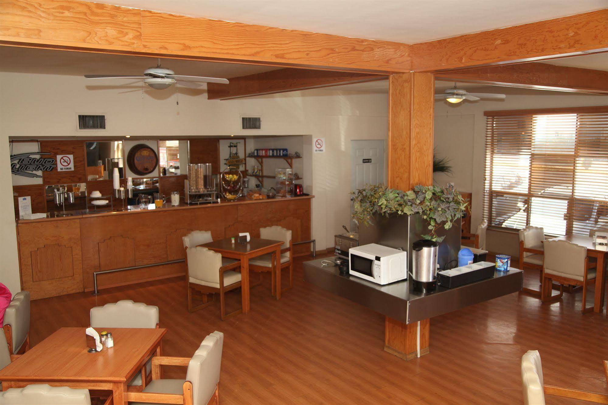 American Inn Hotel & Suites Parral ภายนอก รูปภาพ